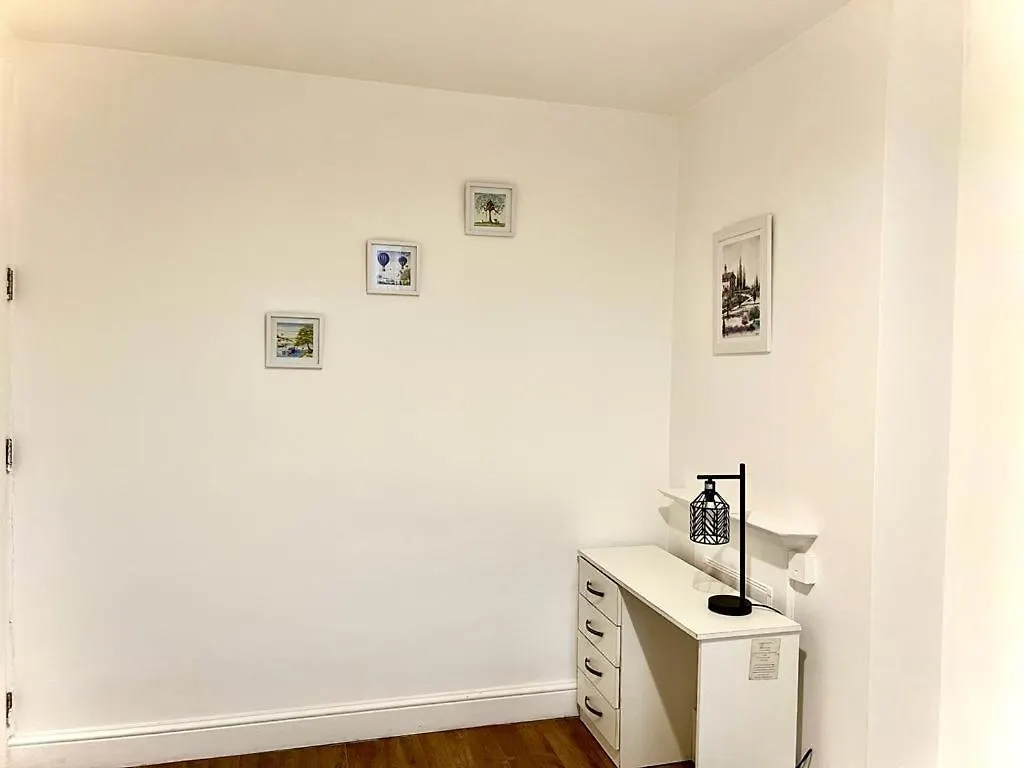Shadwell Holiday Rooms London Guest house