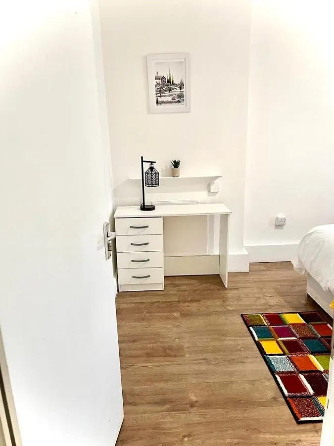 Guest house Shadwell Holiday Rooms London United Kingdom