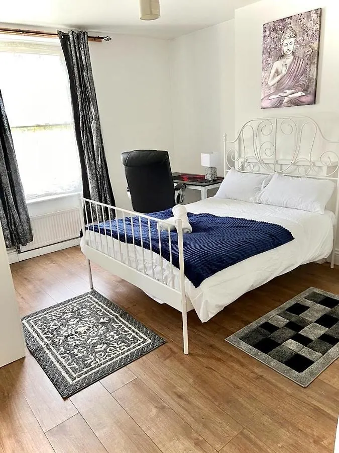 Shadwell Holiday Rooms London 0*,