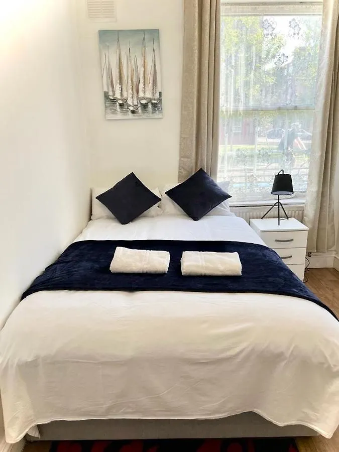 Shadwell Holiday Rooms London
